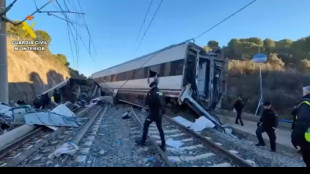 El jefe de gobierno espa&ntilde;ol promete "absoluta transparencia" sobre las causas del accidente ferroviario