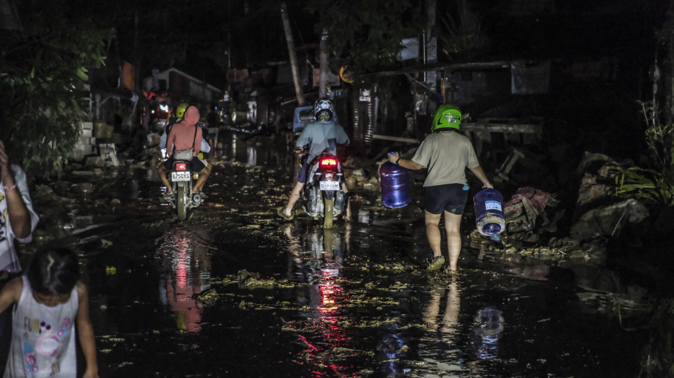Il tifone Kalmaegi si abbatte sul Vietnam, 5 morti e 7 feriti