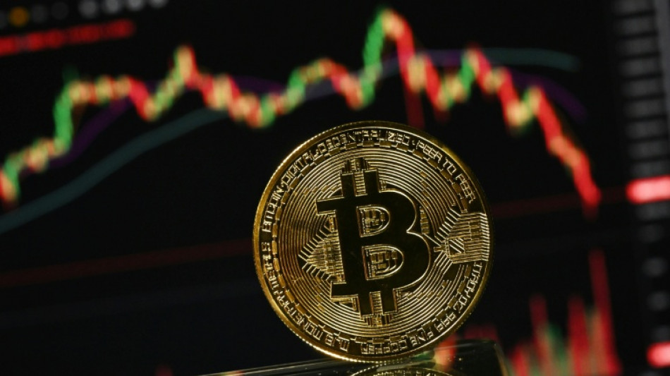 Stocks fall as tech valuation fears stoke volatility