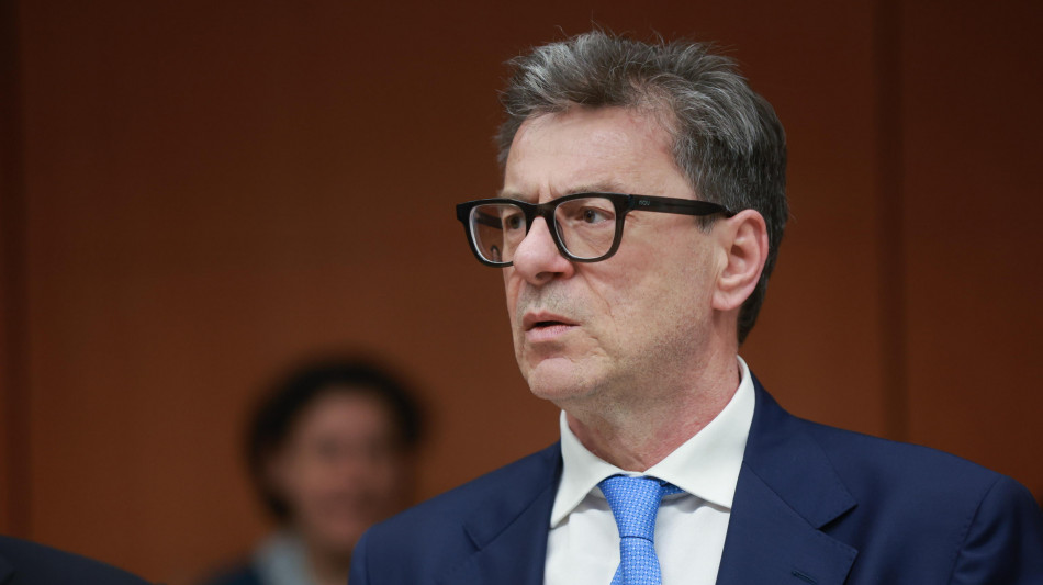 Giorgetti, 'la stabilit&agrave; &egrave; cruciale perch&eacute; il risparmio diventi investimento'