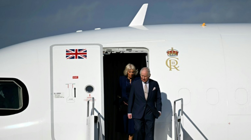 Carlos III inicia su visita a tras el susto en su tratamiento de cáncer