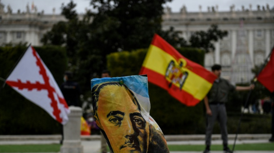 España recuerda, dividida, los 50 años de la muerte del dictador Franco