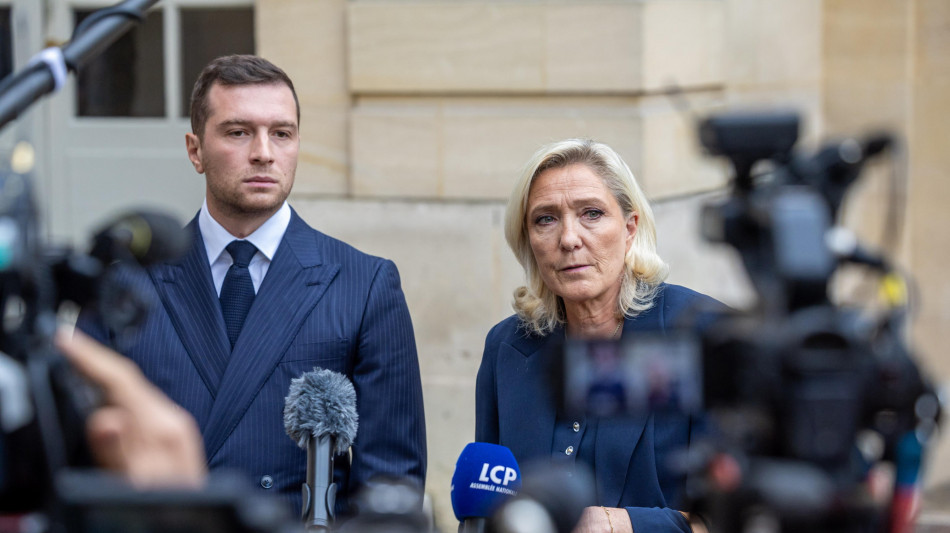 Le Pen, 'ora basta, la farsa è durata abbastanza'