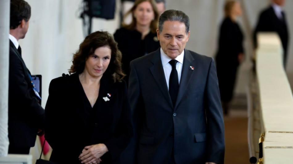 El presidente de Panamá viaja a EEUU para un control por su cáncer en la sangre