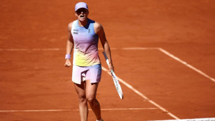 Swiatek sofre no segundo set, mas avança às oitavas em Roland Garros