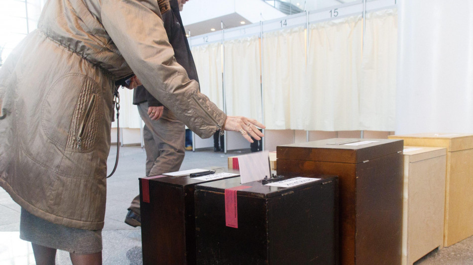 Seggi aperti in Islanda sui negoziati di adesione Ue, attesa alta affluenza
