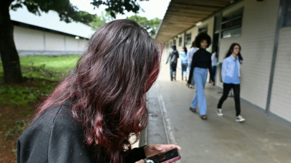 UK teenagers to trial social media bans, digital curfews