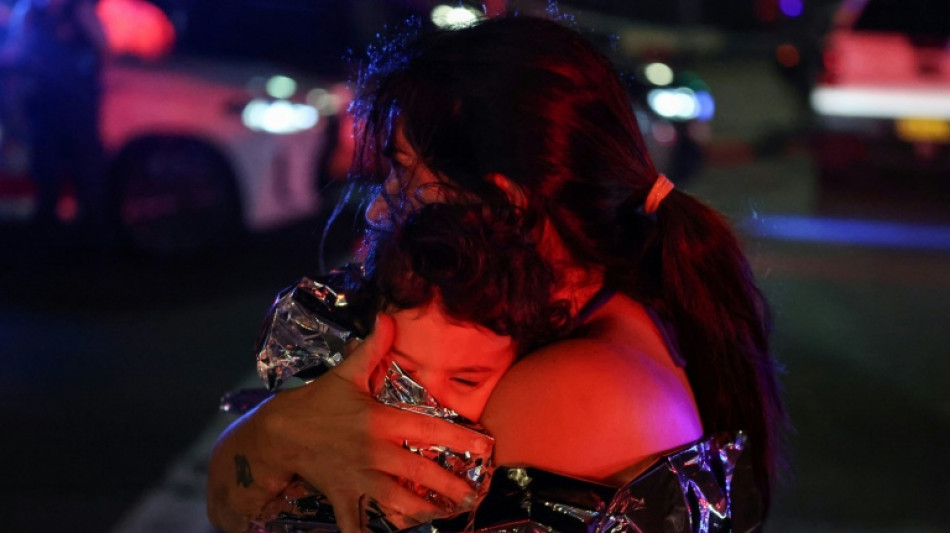Sydney : sc&egrave;nes de d&eacute;solation sur la plage de Bondi apr&egrave;s la fusillade meurtri&egrave;re visant une f&ecirc;te juive
