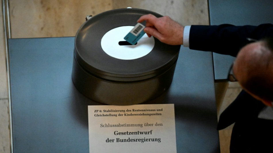 Bundestag beschlie&szlig;t umstrittenes Rentenpaket mit Kanzlermehrheit