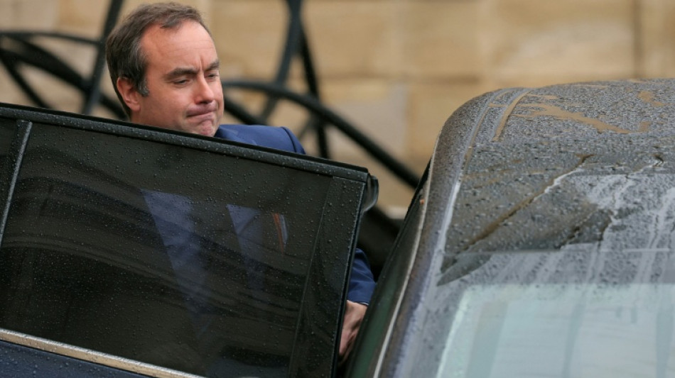 Lecornu plaide la d&eacute;fense des consommateurs avant une possible baisse des prix des carburants