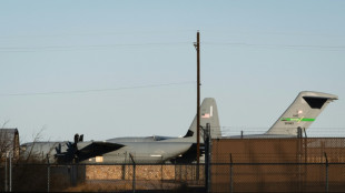 Los vuelos para deportar a migrantes han costado al ejército de EEUU más de 21 millones de dólares