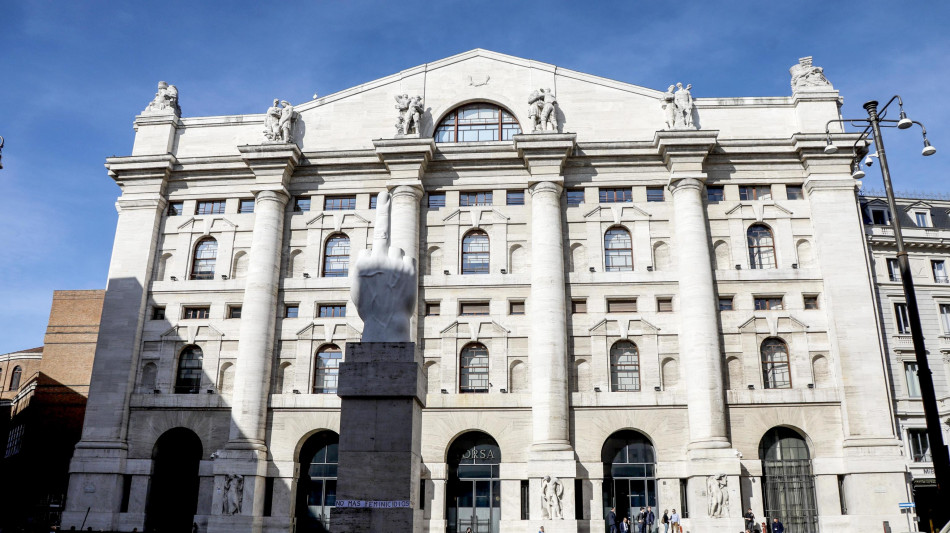 Borsa: Milano accelera con Unicredit che segna +4%