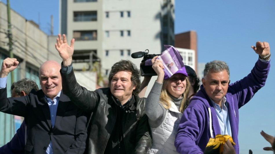 Argentine : des projectiles lancés en direction du président Milei exfiltré et indemne