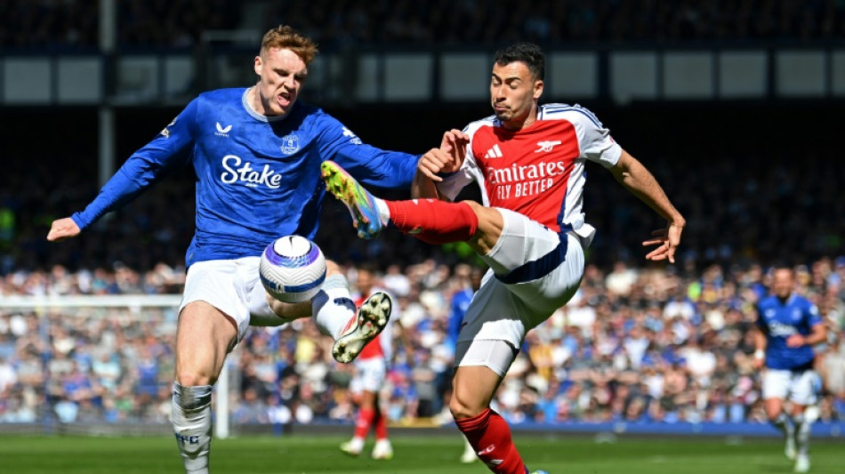 Arsenal empata com Everton e se distancia do título do Inglês antes de receber Real Madrid na Champions
