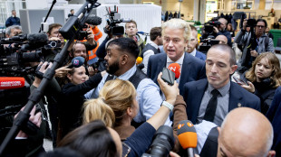 Seggi aperti in Olanda, &egrave; testa a testa tra Wilders e i rivali