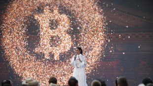 Bitcoin ancora in crisi, scivola a 70.000 dollari