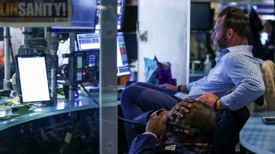 Wall Street termine en baisse après des données économiques moroses 