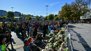 Ein Jahr nach Einsturz von Bahnhofsdach in Serbien: Zehntausende Menschen gedenken der Opfer