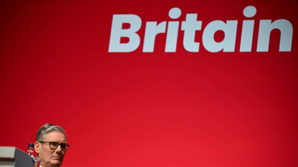 Primeiro-ministro britânico intensifica ataques contra extrema direita