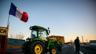 Les tracteurs de la Coordination rurale tentent de gagner Paris "co&ucirc;te que co&ucirc;te"