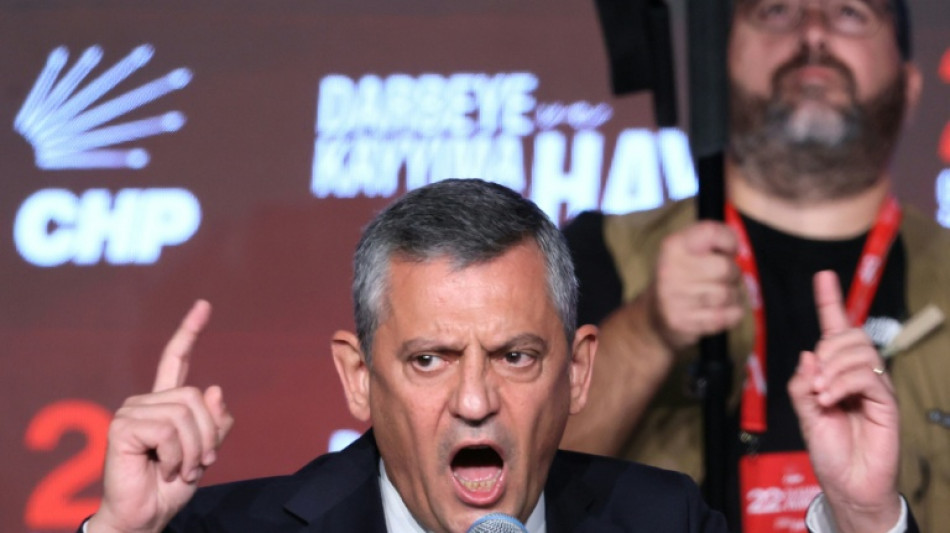 Türkischer Oppositionschef Özel als CHP-Parteivorsitzender wiedergewählt
