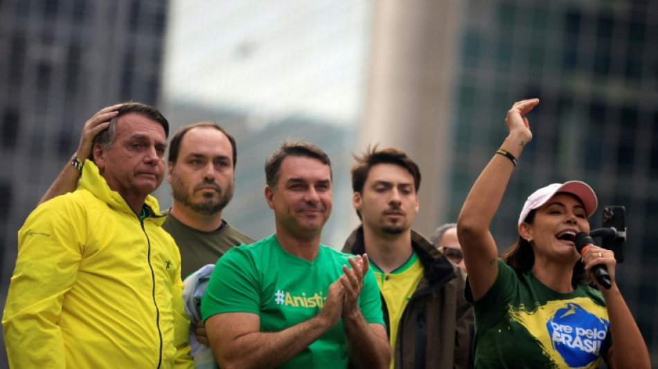 La policía de Brasil recomienda presentar cargos de espionaje contra un hijo de Bolsonaro