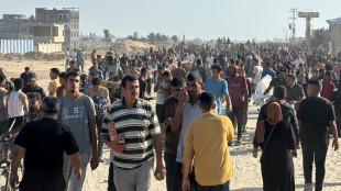 Miles de personas se precipitan hacia un nuevo centro de distribución de ayuda en Gaza