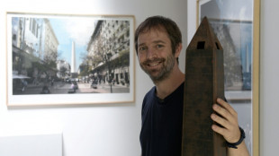 El argentino Leandro Erlich muestra sus ilusiones &oacute;pticas en Par&iacute;s