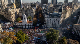 "Nous reviendrons" promet Cristina Kirchner assignée à résidence, à ses soutiens mobilisés en masse à Buenos Aires