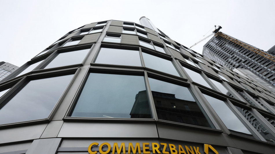 Berlino insiste, inaccettabile una acquisizione ostile di Commerzbank