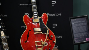 La guitare de la rupture d'Oasis parmi les pièces phares d'une vente aux enchères à Londres