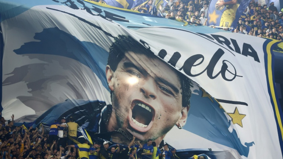 Futebol argentino rende homenagem a Maradona 5 anos após sua morte