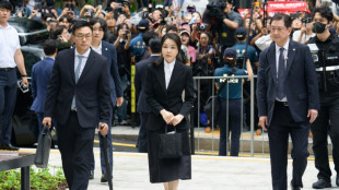 S&uuml;dkoreas fr&uuml;here First Lady muss wegen Korruption f&uuml;r 20 Monate ins Gef&auml;ngnis