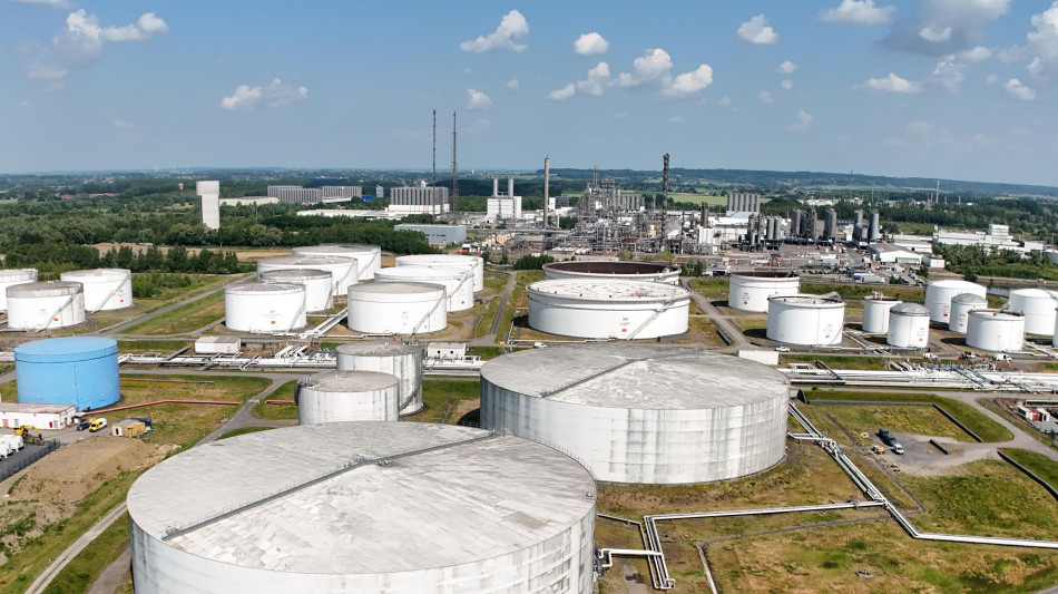 Il petrolio apre in rialzo a New York a 64,25 dollari al barile