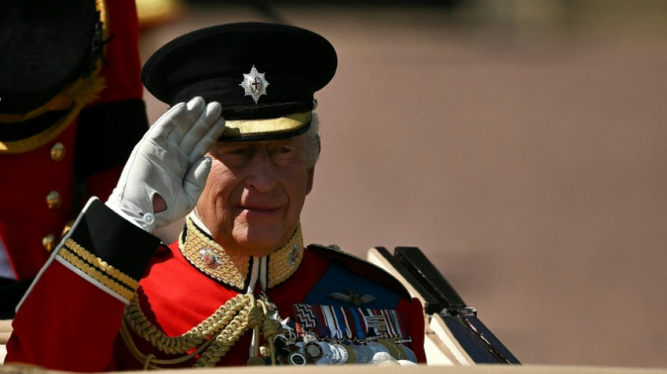 Desfile del cumpleaños de Carlos III en Londres rinde homenaje a víctimas del accidente de Air India