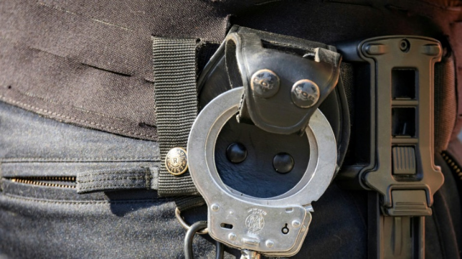 56-J&auml;hrige geht auf Landstra&szlig;e mit Messer auf Freund ihrer Tochter los