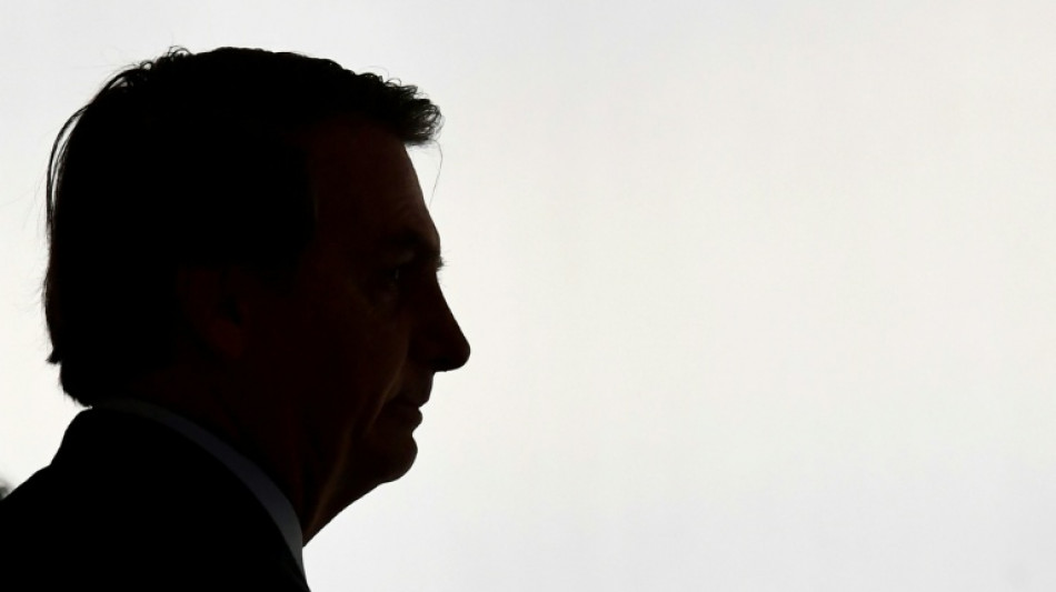 Defesa pede que Bolsonaro cumpra pena de 27 anos em prisão domiciliar