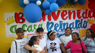 Venezuela: embrassades dans la liesse au retour d'un prisonnier politique amnisti&eacute;