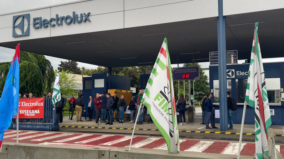 Sindacati proclamano sciopero di 8 ore in tutti gli stabilimenti Electrolux