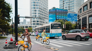 Borsa: Hong Kong positiva, apre a +0,43%