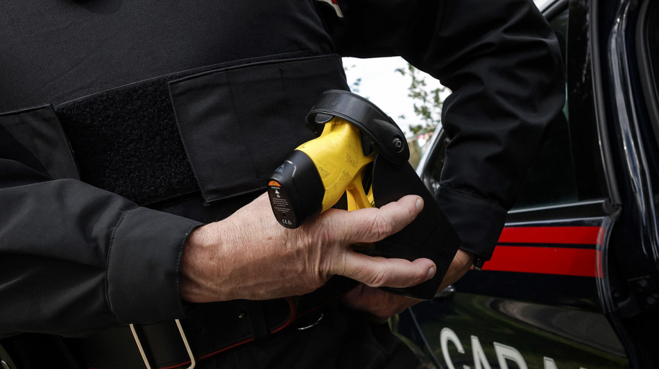 'Morto a Pescara per trauma toracico, nessun ruolo taser'