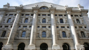 Borsa: Milano incerta con l'Europa. Scivola Eni, calme le banche, bene Prysmian