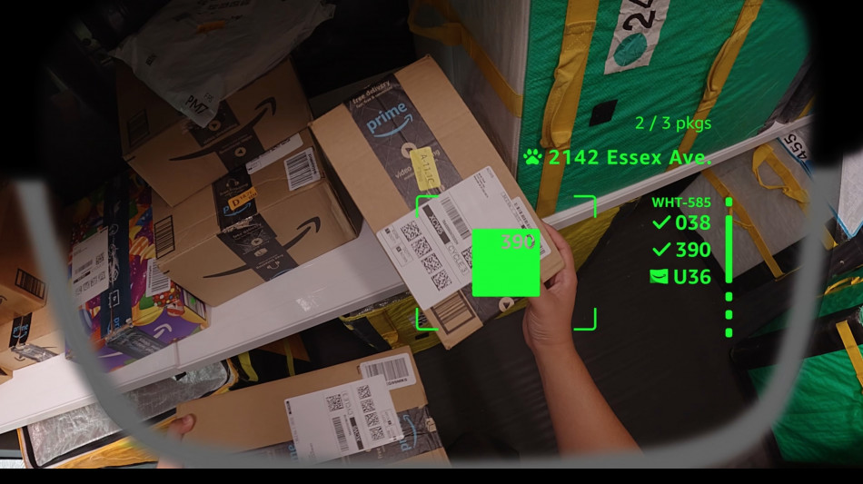 Amazon, occhiali smart ai corrieri, l'Ia aiuta le consegne