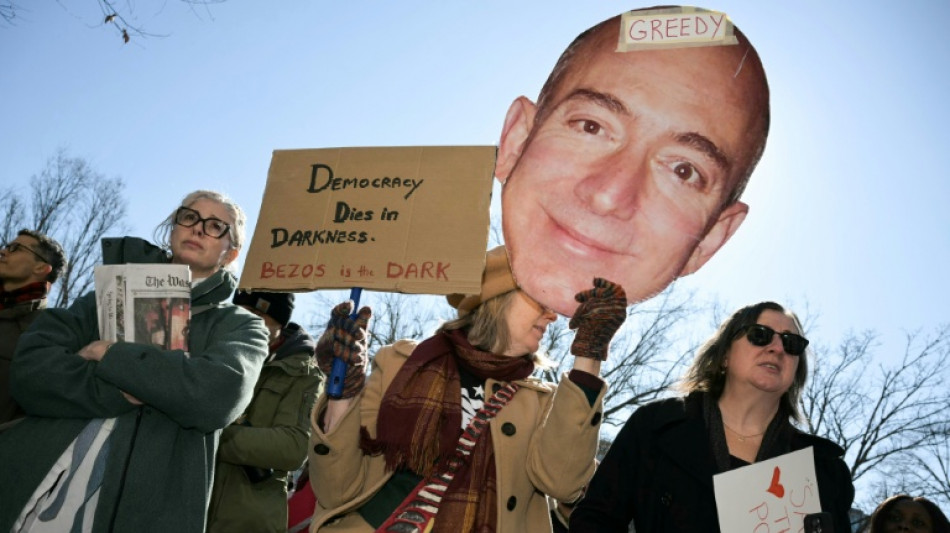 Hunderte Menschen demonstrieren gegen Kahlschlag bei der "Washington Post"