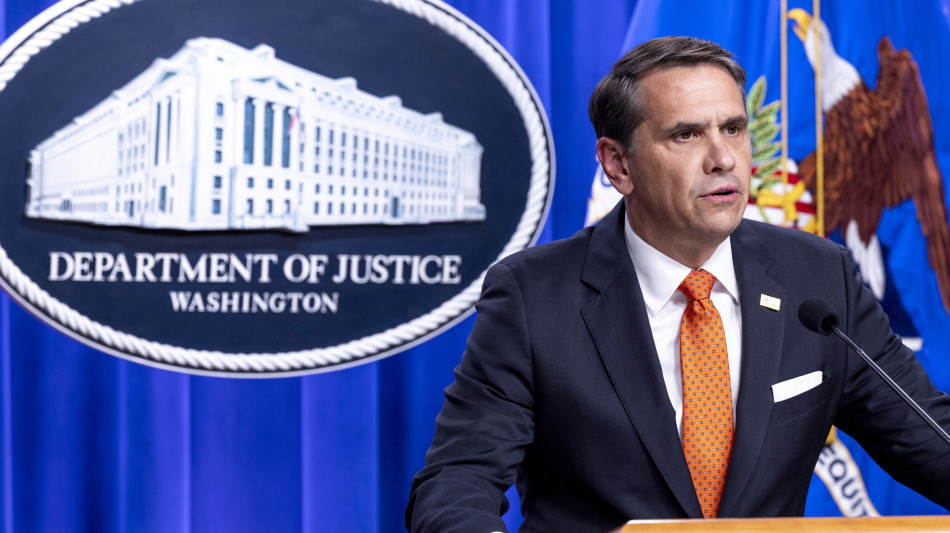 Cnn, Dipartimento di Giustizia incrimina per la seconda volta Comey