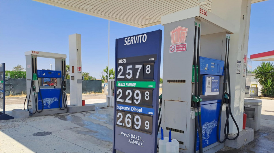 Carburanti, taglio accise costato da marzo 2 miliardi e 74,5 milioni
