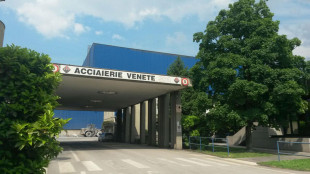 Operaio di 47 anni resta schiacciato in fabbrica e muore in ospedale