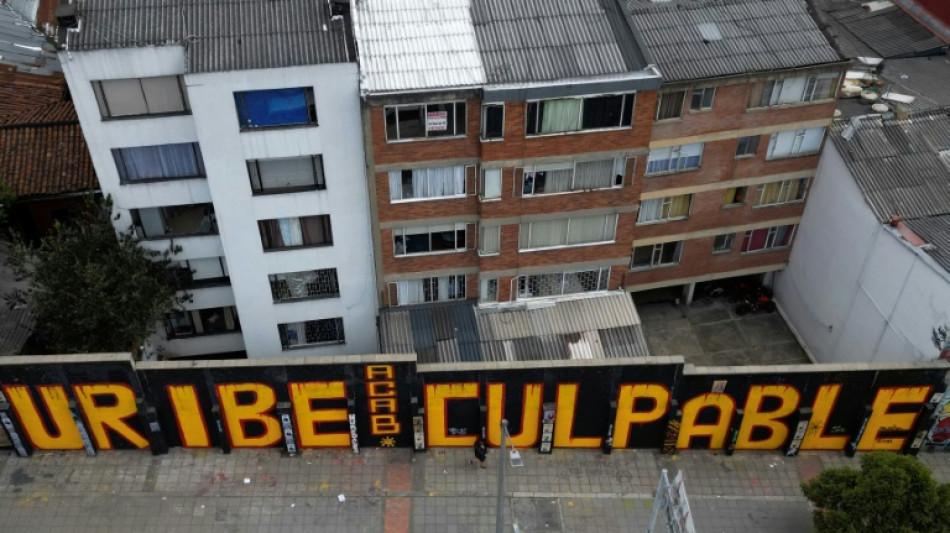 Ex-presidente condenado Uribe aguarda para saber pena na Colômbia