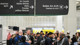 Trump ordena el despliegue de agentes del ICE en los aeropuertos en medio de un bloqueo presupuestal