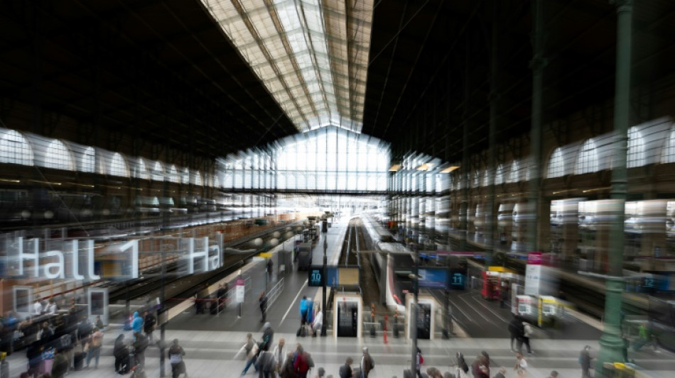 Polizisten und Soldaten suchen an Frankreichs Bahnhöfen Migranten